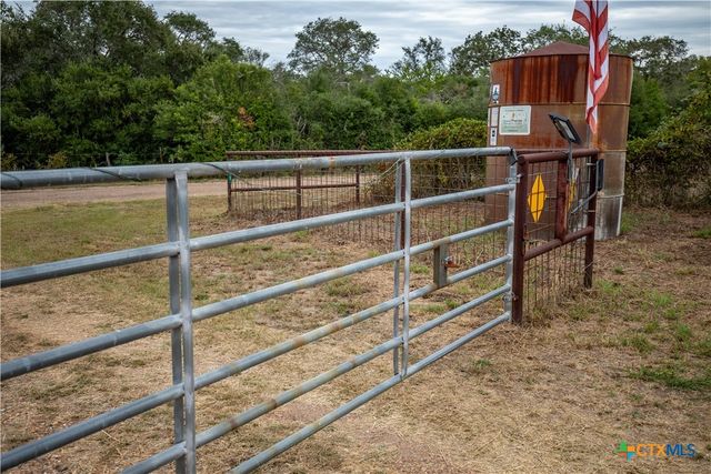 1078 Mueller Lang Road, Cuero, TX 77954