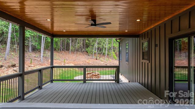 6265 Riviera Run Estates Drive, Hickory, NC 28601