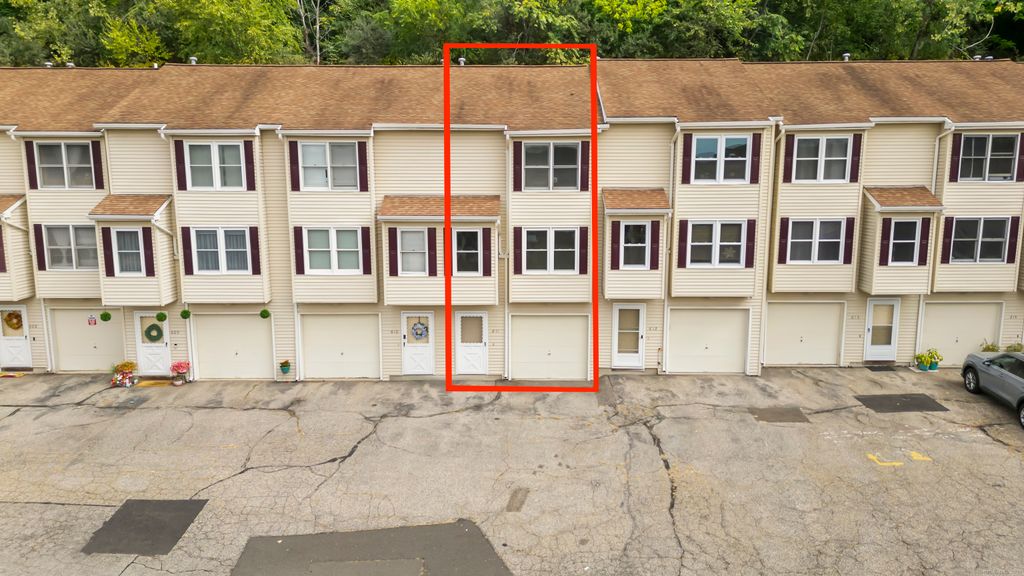 233 Derby Avenue 611, Derby, CT 06418