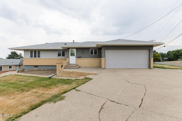 1616 17th Street, Bismarck, ND 58501 property photo
