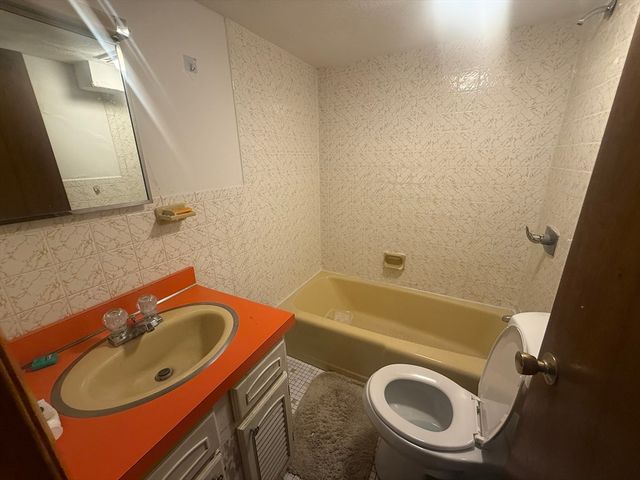 76 Litchfield St, Boston, MA 02135