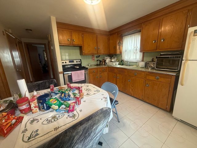 76 Litchfield St, Boston, MA 02135