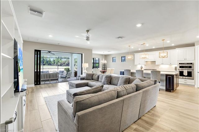 9373 Surfbird CT, Naples, FL 34120