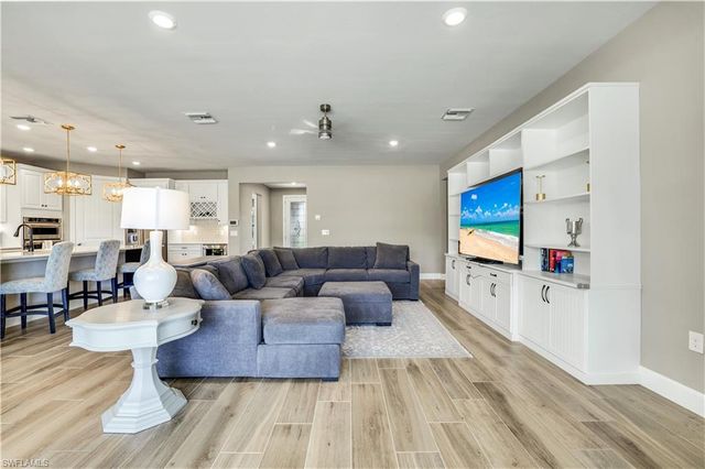 9373 Surfbird CT, Naples, FL 34120