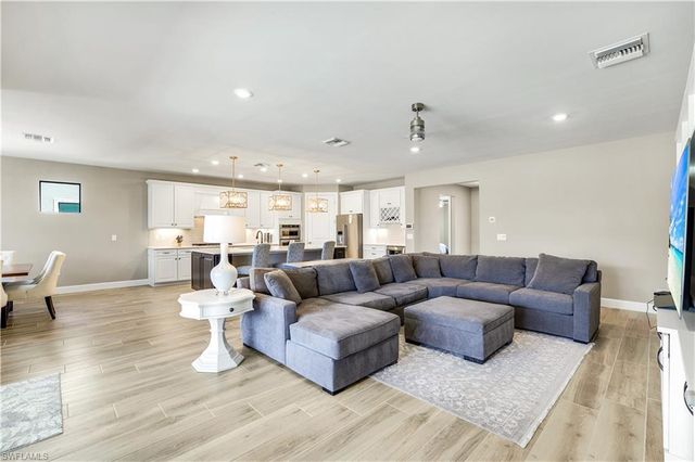 9373 Surfbird CT, Naples, FL 34120