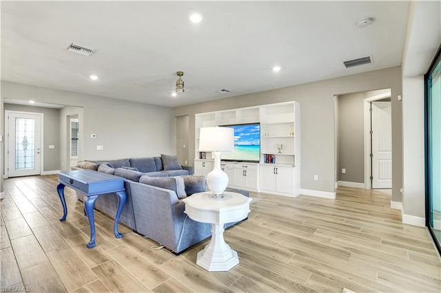 9373 Surfbird CT, Naples, FL 34120