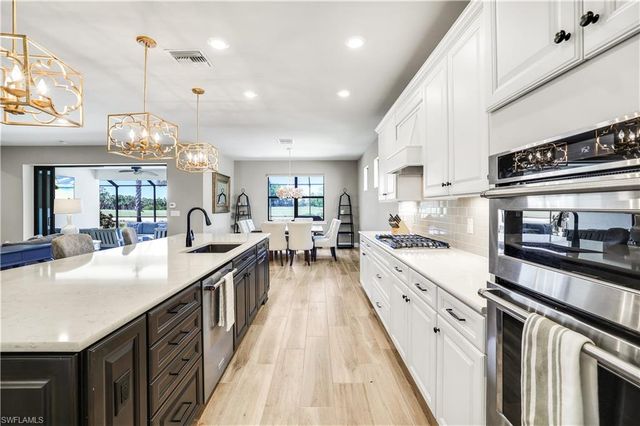 9373 Surfbird CT, Naples, FL 34120