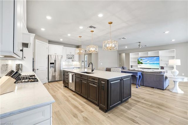 9373 Surfbird CT, Naples, FL 34120