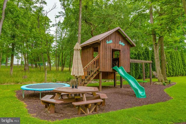 1489 ROXBURY RD, Shippensburg, PA 17257