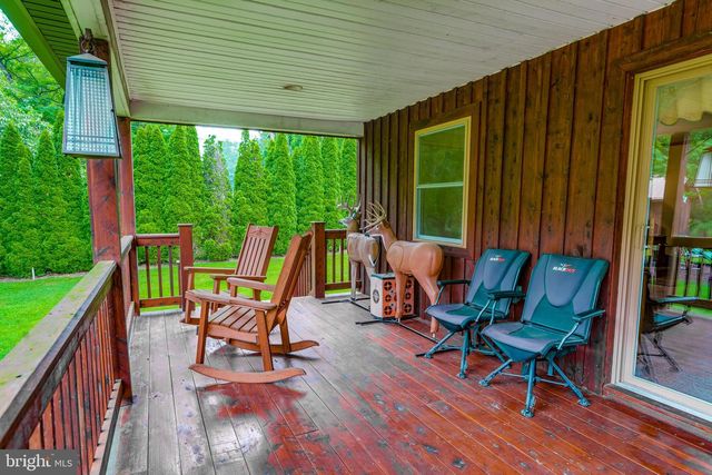 1489 ROXBURY RD, Shippensburg, PA 17257