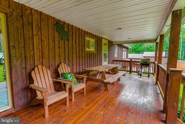 1489 ROXBURY RD, Shippensburg, PA 17257