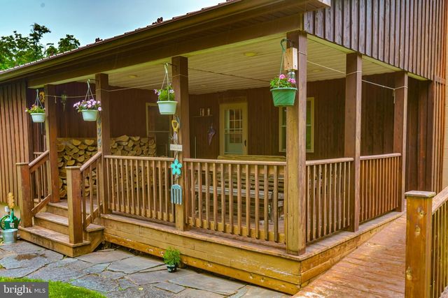 1489 ROXBURY RD, Shippensburg, PA 17257