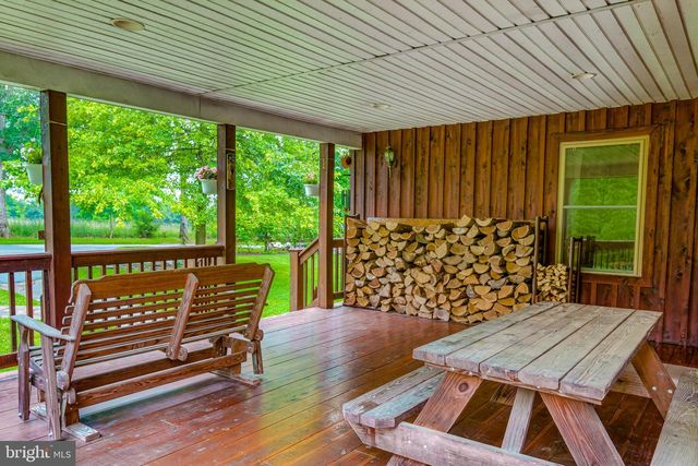 1489 ROXBURY RD, Shippensburg, PA 17257