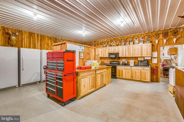 1489 ROXBURY RD, Shippensburg, PA 17257