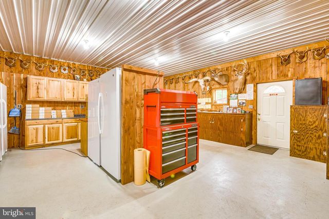 1489 ROXBURY RD, Shippensburg, PA 17257