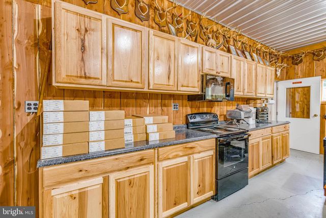 1489 ROXBURY RD, Shippensburg, PA 17257
