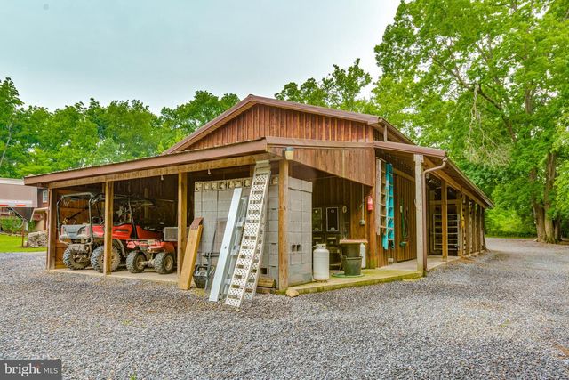 1489 ROXBURY RD, Shippensburg, PA 17257
