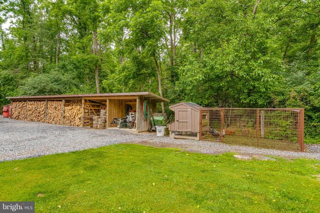1489 ROXBURY RD, Shippensburg, PA 17257