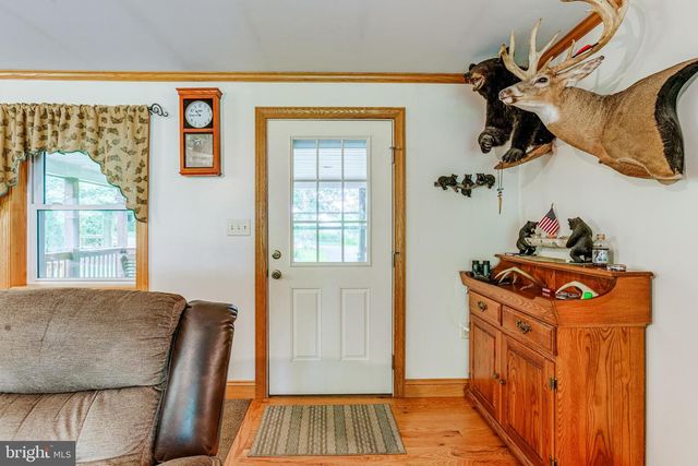 1489 ROXBURY RD, Shippensburg, PA 17257