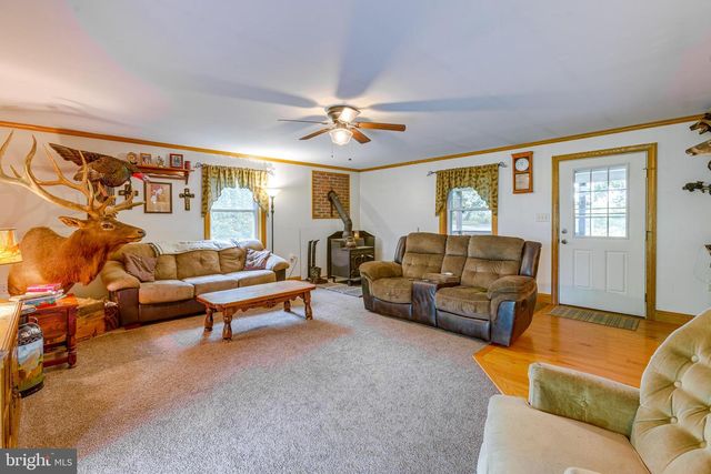 1489 ROXBURY RD, Shippensburg, PA 17257