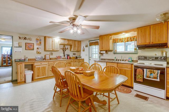 1489 ROXBURY RD, Shippensburg, PA 17257