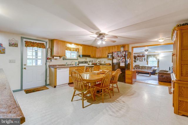 1489 ROXBURY RD, Shippensburg, PA 17257