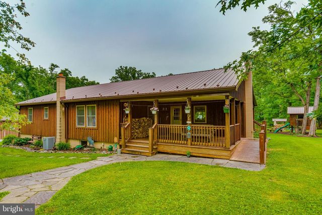 1489 ROXBURY RD, Shippensburg, PA 17257