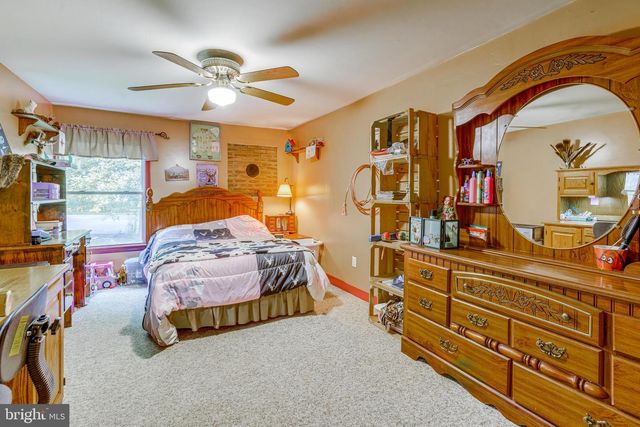 1489 ROXBURY RD, Shippensburg, PA 17257