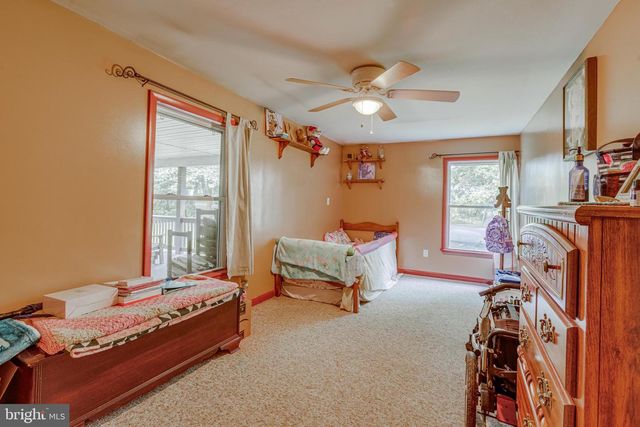 1489 ROXBURY RD, Shippensburg, PA 17257