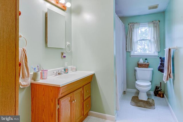 1489 ROXBURY RD, Shippensburg, PA 17257