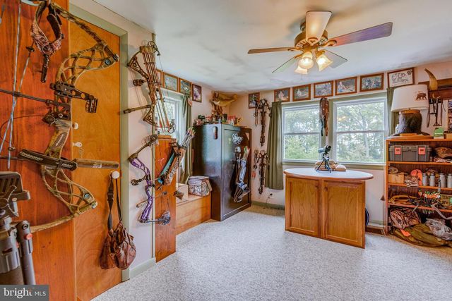 1489 ROXBURY RD, Shippensburg, PA 17257