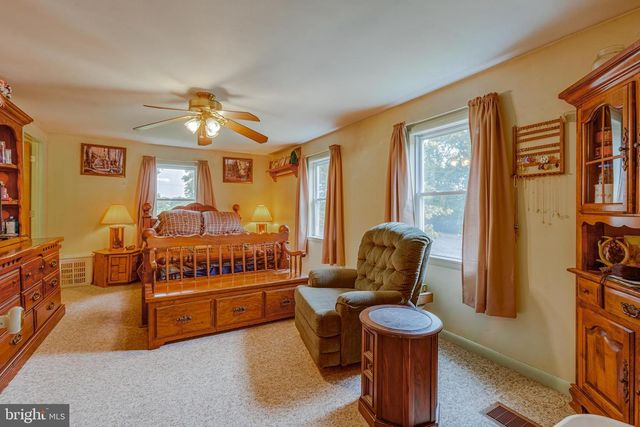 1489 ROXBURY RD, Shippensburg, PA 17257
