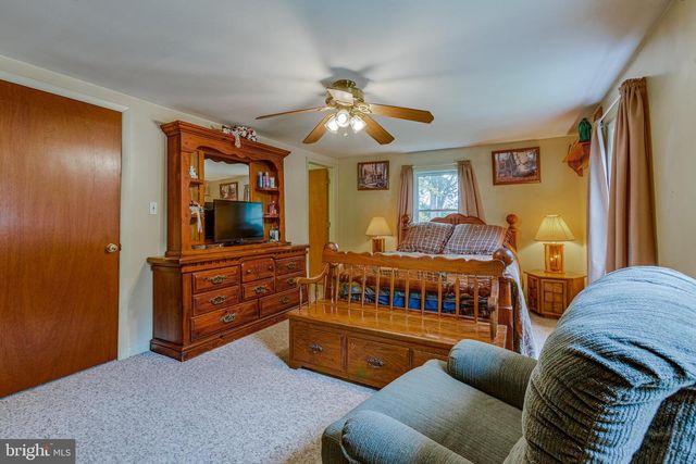 1489 ROXBURY RD, Shippensburg, PA 17257