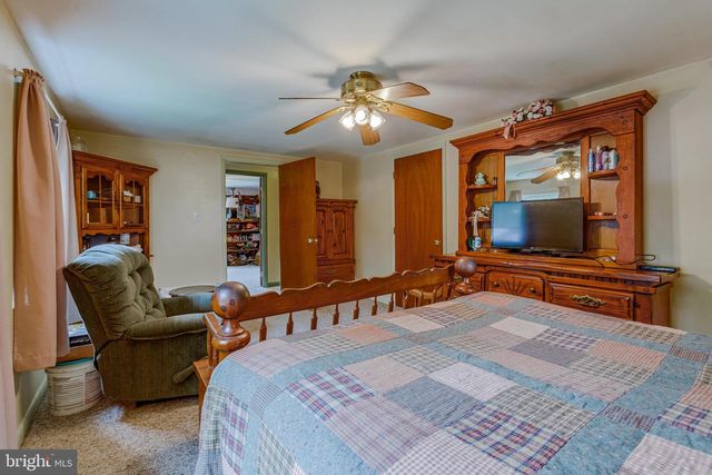 1489 ROXBURY RD, Shippensburg, PA 17257