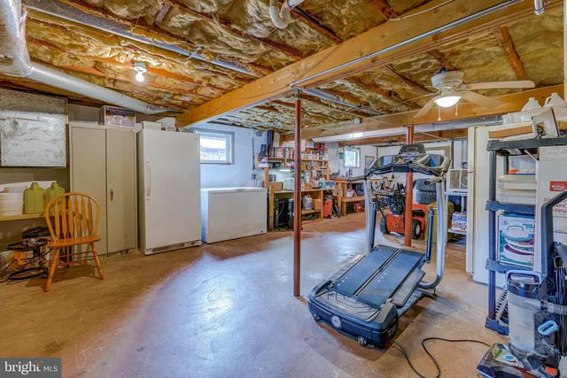 1489 ROXBURY RD, Shippensburg, PA 17257
