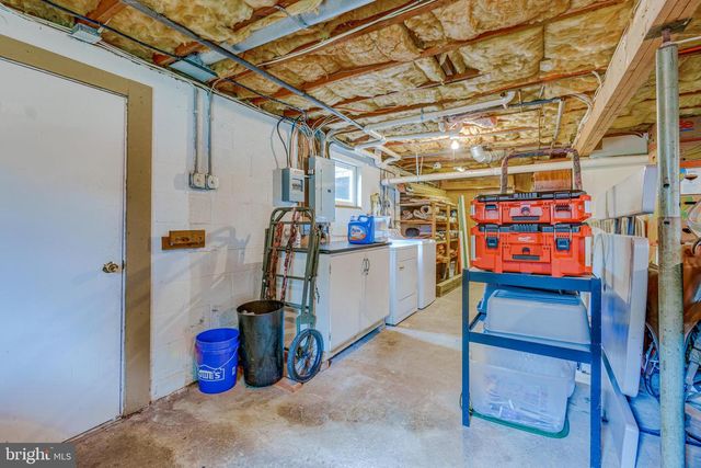 1489 ROXBURY RD, Shippensburg, PA 17257