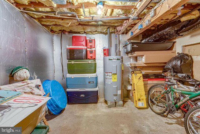 1489 ROXBURY RD, Shippensburg, PA 17257