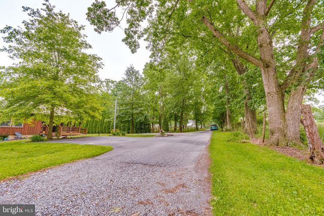 1489 ROXBURY RD, Shippensburg, PA 17257
