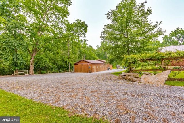 1489 ROXBURY RD, Shippensburg, PA 17257