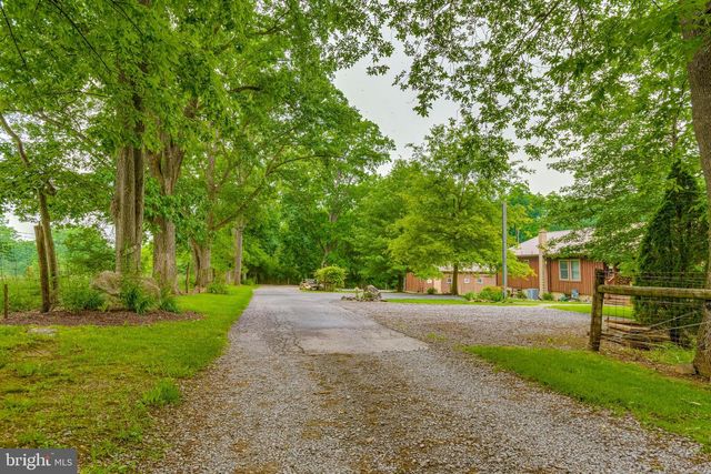 1489 ROXBURY RD, Shippensburg, PA 17257