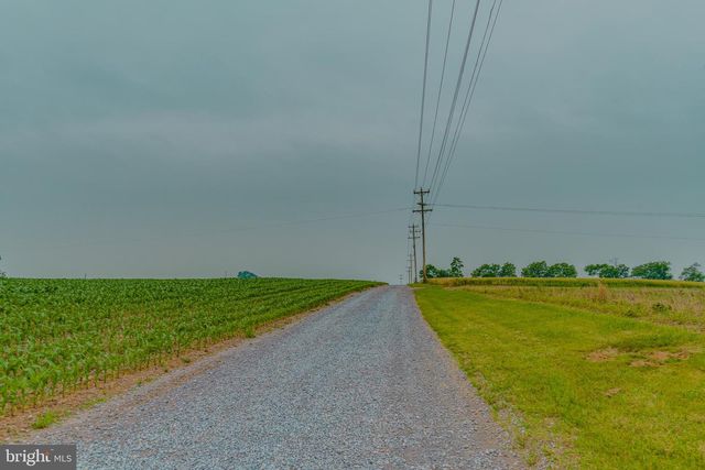 1489 ROXBURY RD, Shippensburg, PA 17257