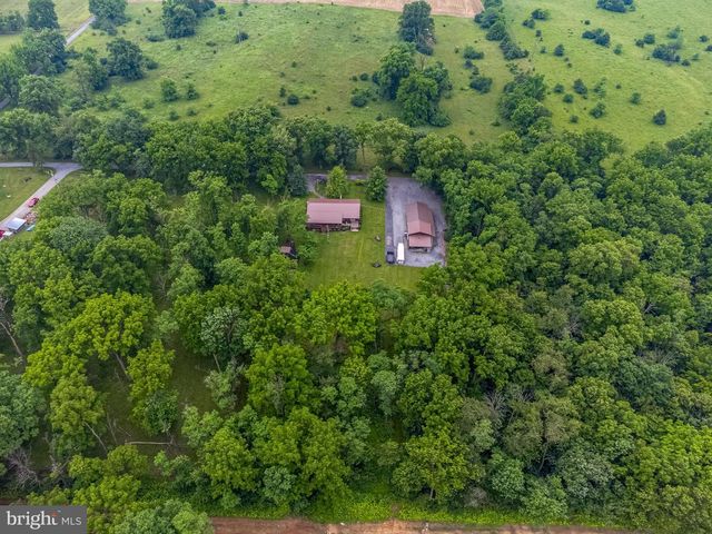 1489 ROXBURY RD, Shippensburg, PA 17257