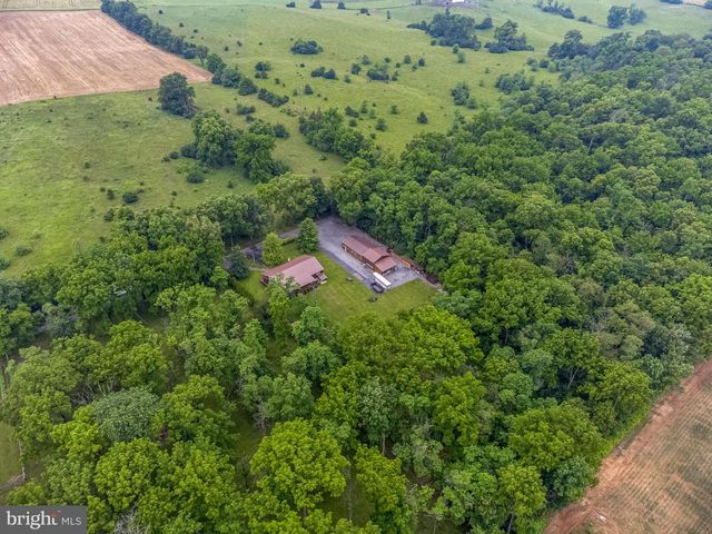1489 ROXBURY RD, Shippensburg, PA 17257