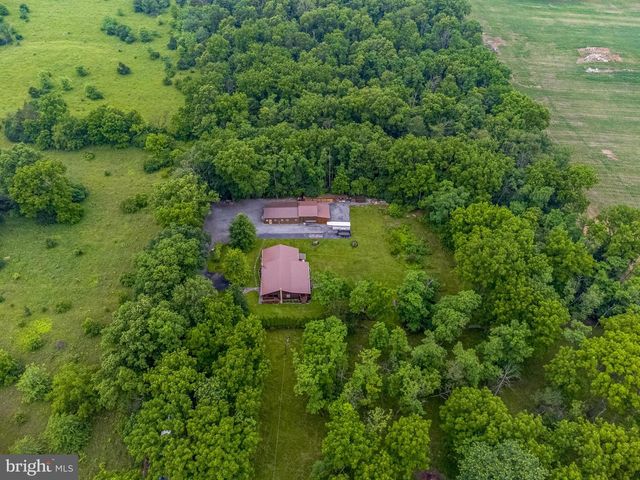 1489 ROXBURY RD, Shippensburg, PA 17257