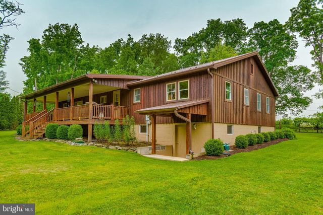 1489 ROXBURY RD, Shippensburg, PA 17257