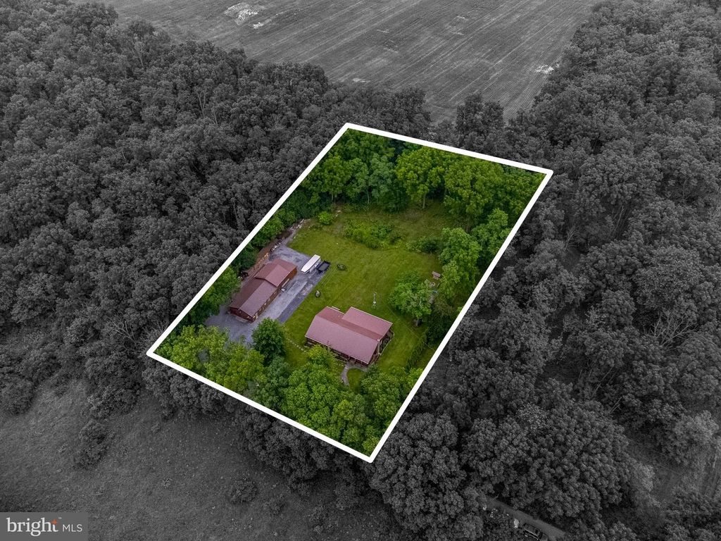 1489 ROXBURY RD, Shippensburg, PA 17257