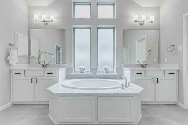 2806 Kingly Pine Trail, Conroe, TX 77385
