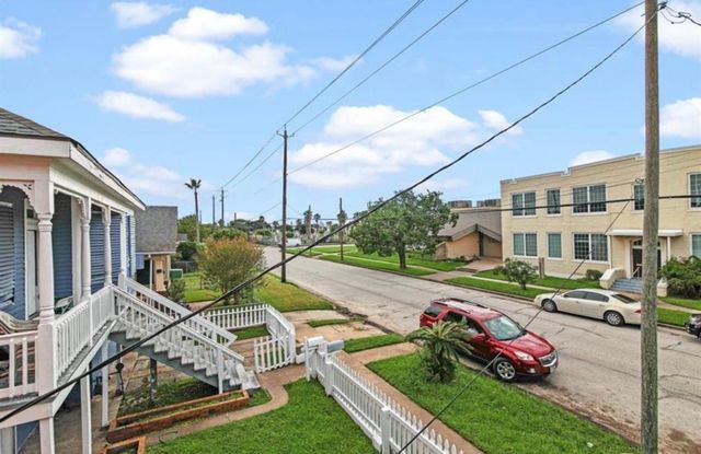 3905 Avenue L, Galveston, TX 77550
