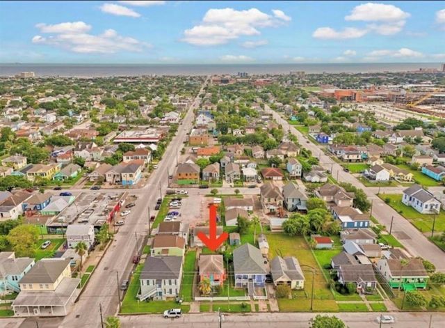 3905 Avenue L, Galveston, TX 77550