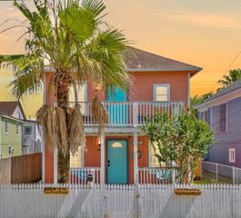 3905 Avenue L, Galveston, TX 77550